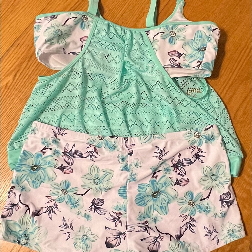 Woman’s 3xl Swimsuit - Picture 2 of 5